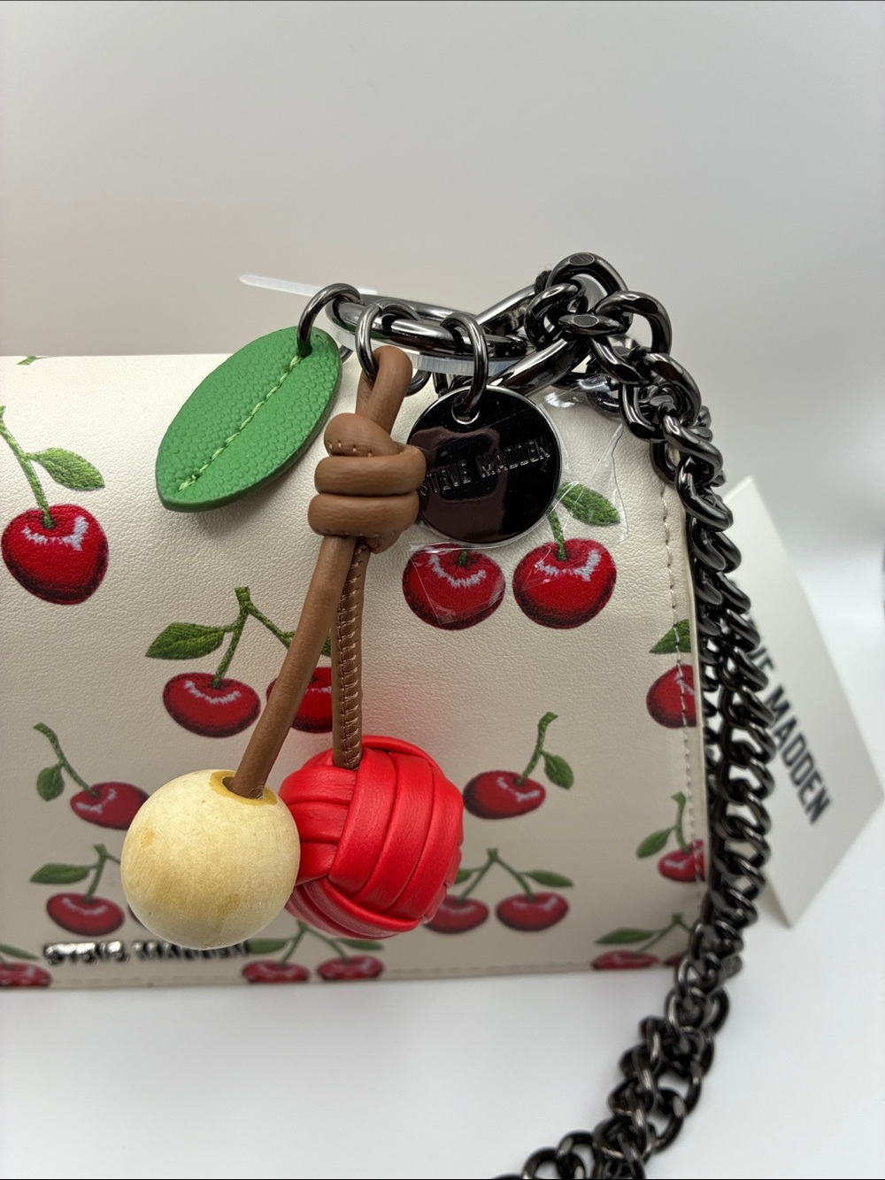 🎉🎉🎉Steve Madden Cream Crossbody Bag with Red Cherry Print - Picture 2 of 7